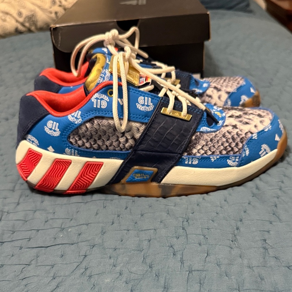 Men Adidas Agent Gil tennis shoes